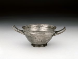 カップ、紀元前5世紀、クリミア半島のニンファエウムの墓IVから（シルバー） 作： Scythian